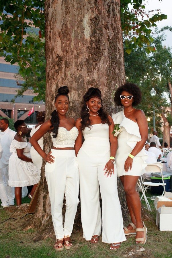 DÎNER EN BLANC | A FEW THINGS TO KNOW White Wedding Attire For Guest, All White Tea Party Outfit, En Blanc Party Outfit, All White Wedding Guests Outfits, Le Diner En Blanc Outfits, Dinner En Blanc Outfit Women, White Garden Party Outfit, All White Wedding Guest Attire, All White Cocktail Party Outfit