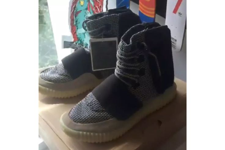 An Unreleased Pair of adidas YEEZY BOOST 750 Emerge Yeezy 750, Yeezy Fashion, Yeezy Boost 750, Sneakerhead Fashion, Yeezy Season, Yeezy Boost, Nike Adidas, Adidas Yeezy, Adidas Yeezy Boost