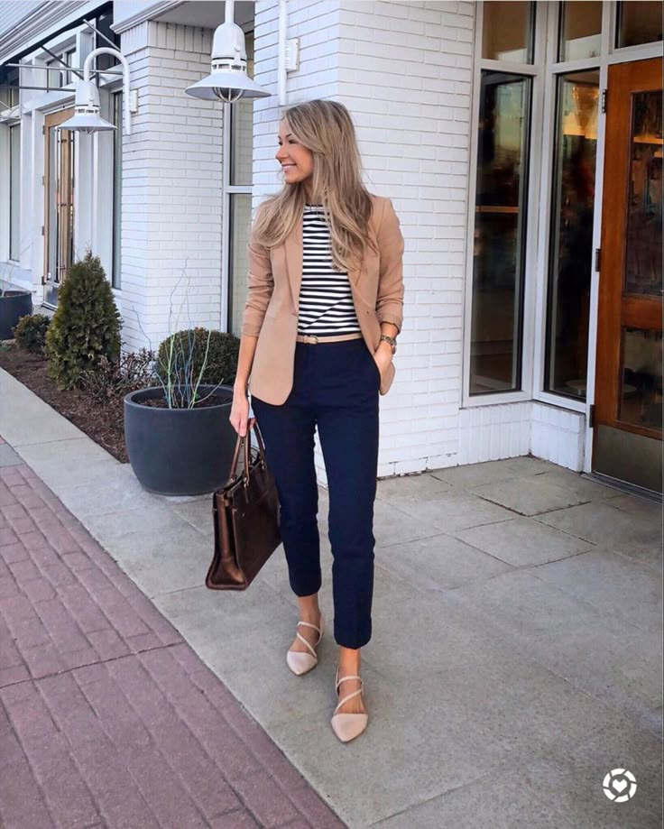 J Crew Outfits, Work Attire Women, Look Office, Blazer Outfits For Women, Spring Outfit Ideas, Spring Work Outfits, Tan Blazer, Business Casual Outfits For Women, Blazer Outfit