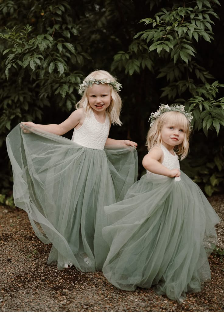 Wedding Bridesmades Dresses, Flower Girl Green Dresses, Garden Wedding Flower Girl, Sage And Olive Green Bridesmaid Dresses, Sage Green Junior Bridesmaid Dresses, Pale Green Wedding Theme, Sage Green Country Wedding, Flower Girl Dresses Sage Green, Flower Girl Sage Green