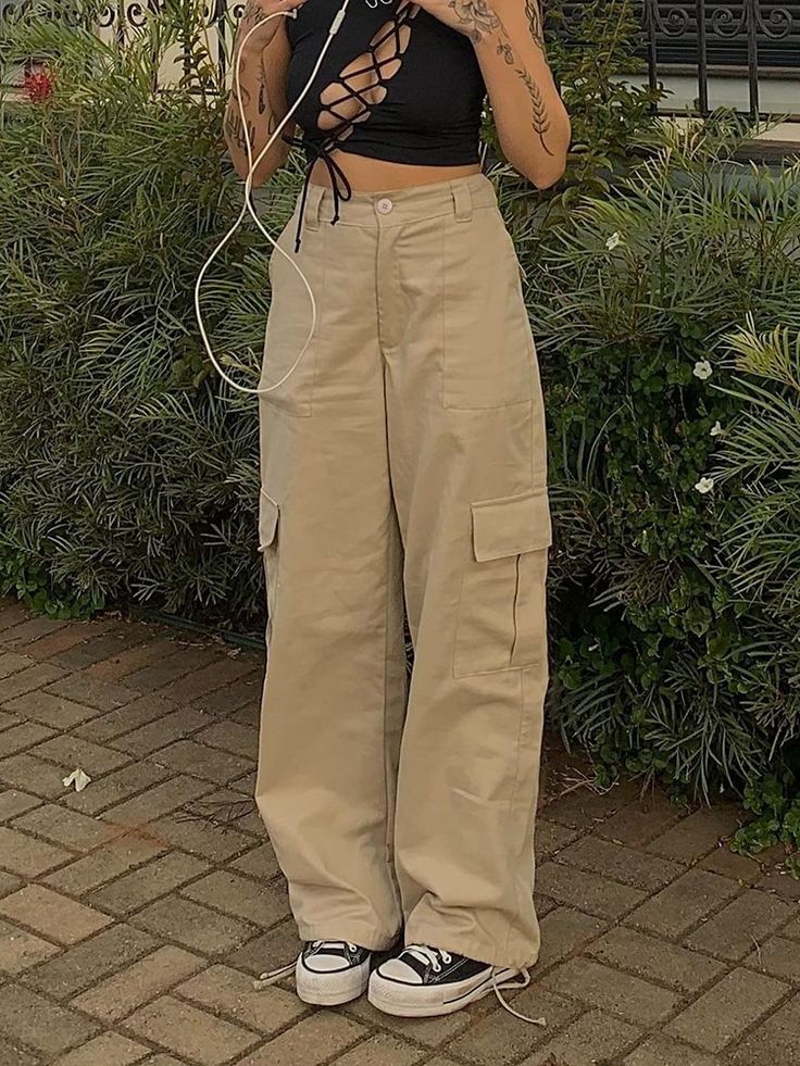 High Waisted Cargo Pants, Cotton Cargo Pants, Baggy Cargo Pants, Streetwear Mode, Jeans Cargo, 90s Streetwear, Women Street, Cargo Pants Women, Women Denim Jeans