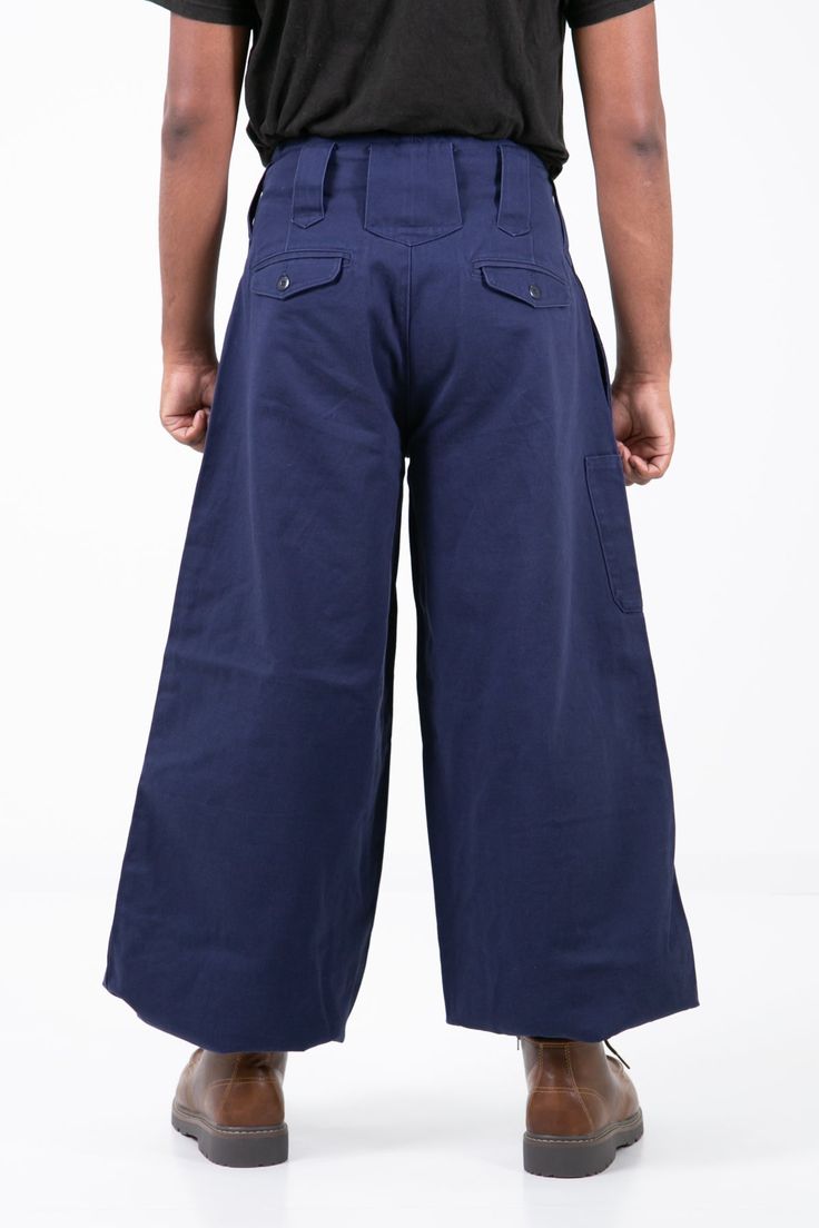 Details Full-length pants for tall people Resistant material For an imposing style Zipper hem Double reinforcement in the waist, shin and crotch Size and measurement Size Waist (cm) Inseam (cm) S (75cm) 75 101.5 M (80cm) 80 101.5 L (85cm) 85 101.5 LL (90cm) 90 101.5 3L (95cm) 95 101.5 4L (100cm) 100 101.5 Material Cotton 100% Care Machine wash < 40°C. Wash with similar colors. Do not bleach. Do not tumble dry. Hung to dry in the shade. Iron medium. Do not iron directly on buttons or zippers. Do