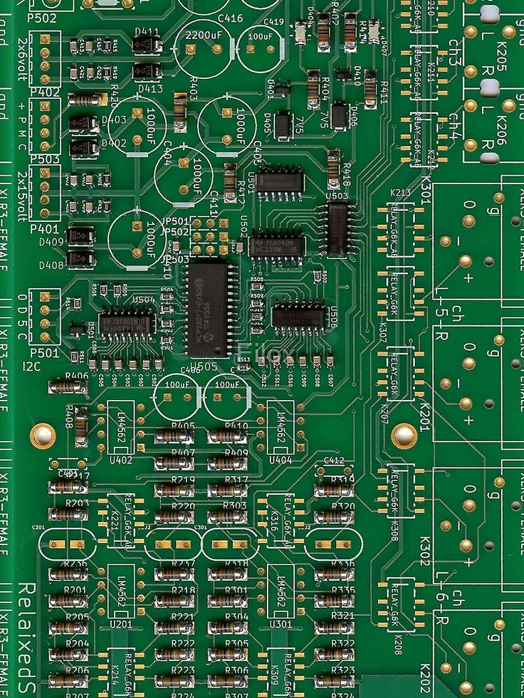 an electronic circuit board with many different components