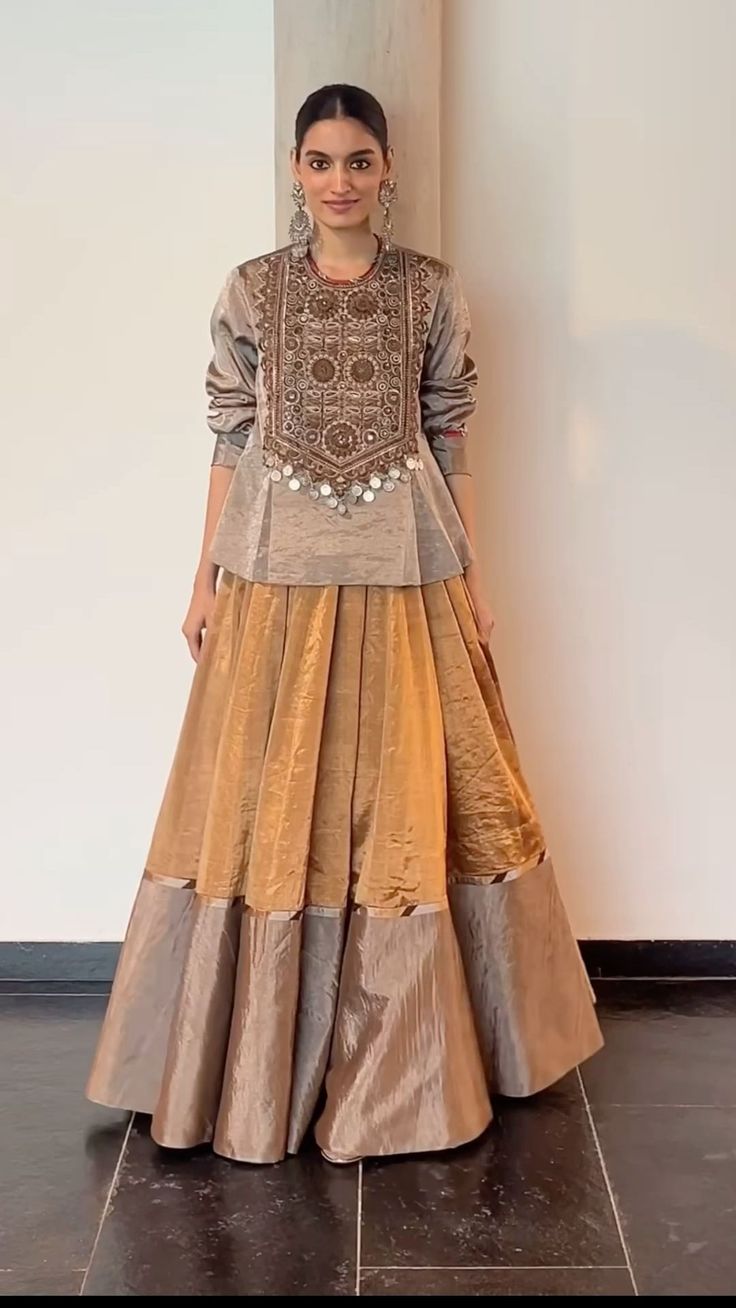 Blouses For Lehnga, Lehenga With Long Top, Vintage Lehenga, Traditional Lehenga, Trendy Outfits Indian, Indian Outfits Lehenga, Lehnga Dress, Traditional Indian Dress, Casual Indian Fashion