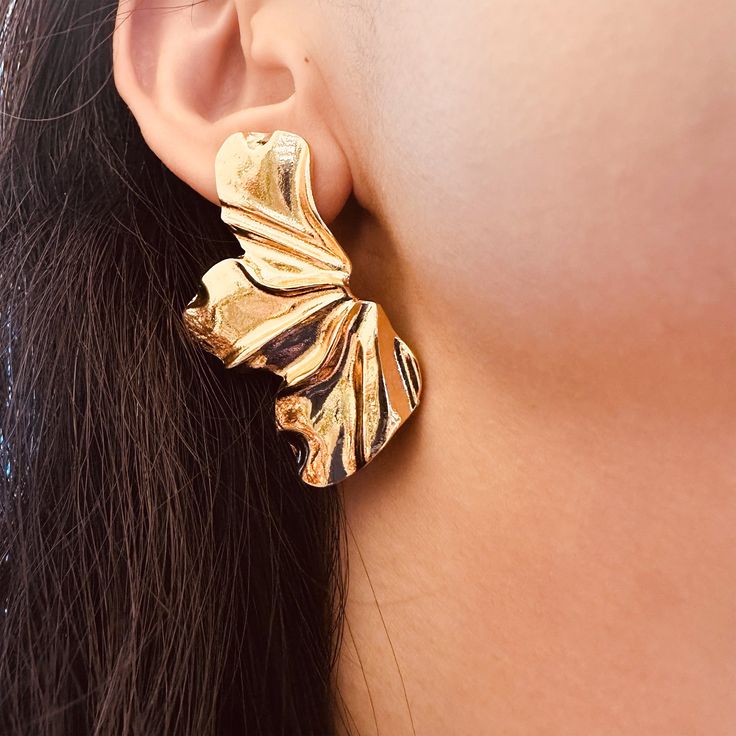 A big statement golden flower earrings that will elevate your party outfit. The exaggerate flower is coated in shiny gold color, has a weight of 9 g each flower. Materials: Alloy metalDimensions: 1.91 x 1.08 inWeight: 9g each earring Shipping Policy: Orders will be shipped within 1-3 business days. Economy shipping will take 7-14 days to arrive and standard shipping is 1- 4 days for U.S. orders. International shipping time is depended on the country and per shipping method. Shipping cost will be Golden Statement Earrings, Big Golden Earrings, Gold Earrings Big, Big Gold Earrings, Big Earrings Gold, Large Gold Earrings, Flapper Hair, Big Statement Earrings, Gold Earrings Wedding