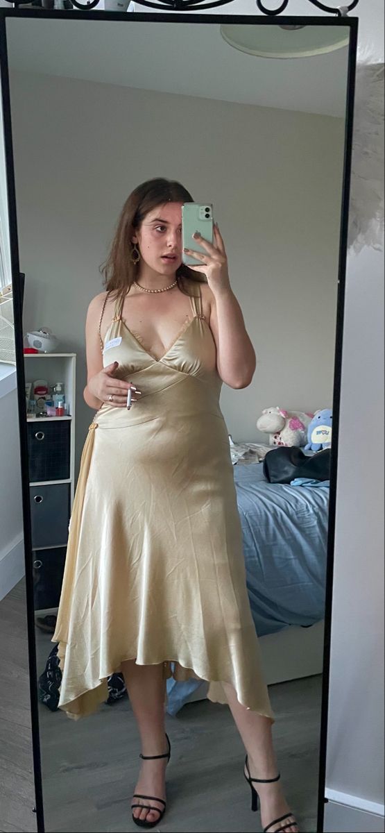 Midsize Body Reference Drawing, Mid Size Maxi Dress, Midsize Slip Dress, Prom Dress Inspo Midsize, Maxi Dress Mid Size, Mid Size Reference, Mid Size Dress Formal, Prom Midsize, Midsize Slip Dress Outfit