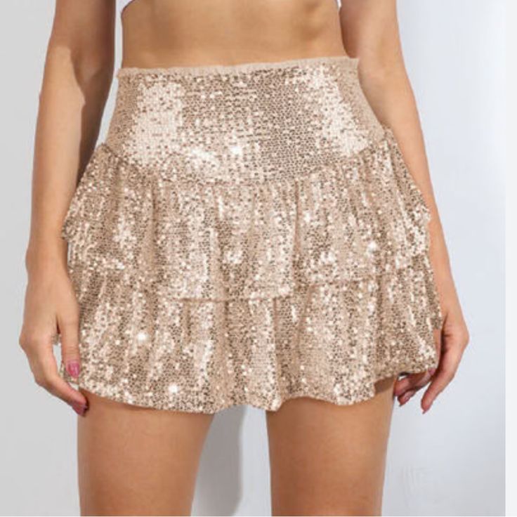 Gold Sequin Ruffle Skirt With Built In Shorts Size Medium New Without Tags Layered Mini Skirt, Chic Jeans, Loungewear Dresses, Chic Pants, Ruffle Mini Skirt, Chic Shirts, Two Piece Swimwear, Casual Outerwear, Maxi Dress Formal