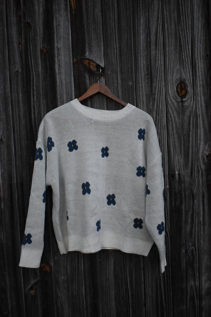 Blue Floral Sweater Fall Knit Sweater, Fall Knitting, Sweater Oversize, Floral Sweater, Long Sleeve Knit Sweaters, Fall Fits, Simple Prints, Cozy Knit, Trendy Clothing