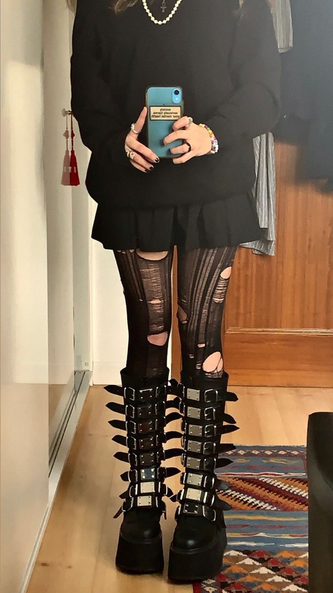 Demonia Damned 318 Outfit, Demonia Outfit Ideas, Outfits With Demonia Boots, Demonias Outfit Ideas, Demonia Boots Outfit, Demonia Outfit, Alt Outfits Aesthetic, Creepy Cute Fashion, Boots Goth