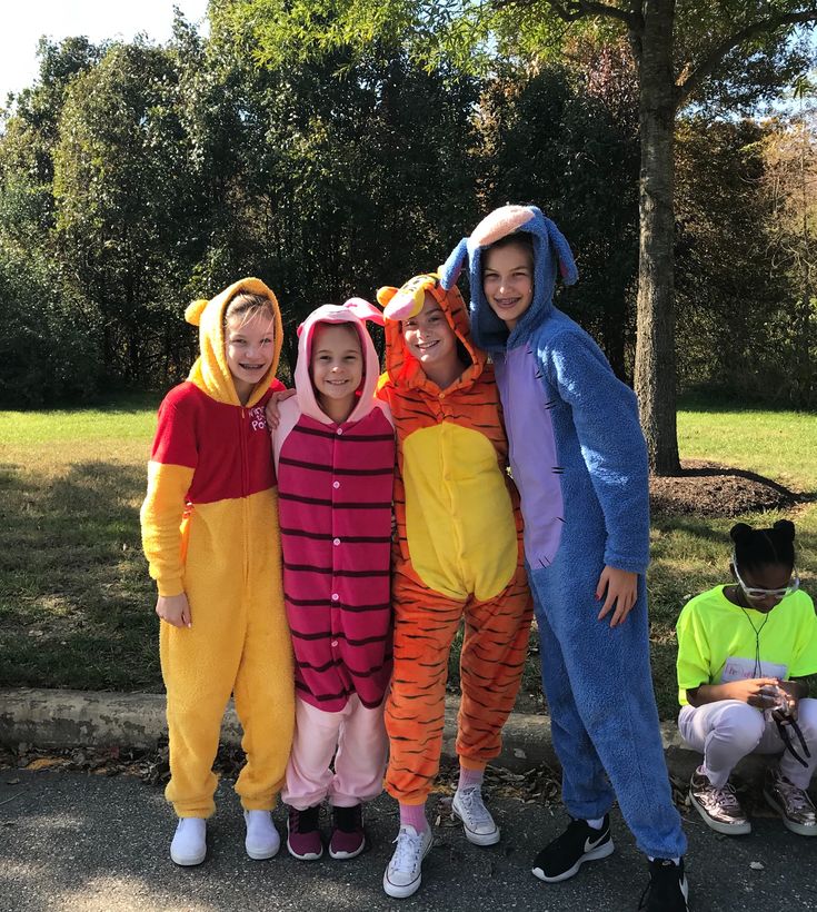 Halloween Costumes 4 Friends Funny, Halloween Costume Friend Group, 4 Group Halloween Costumes Funny, Quartet Costume Ideas, Four Costume Ideas, Dynamic Group Costumes, Funny Halloween Costumes 4 People, Halloween Costumes Funny Group, Group Of 11 Halloween Costumes