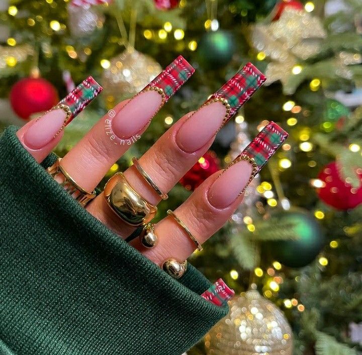 Tartan Nails, Christmas Nail Designs Easy, Acrylic Inspiration, Xmas Vibes, Pearl Nail Art, Nails Sparkle, Stunning Nails, Punk Nails, Cute Christmas Nails