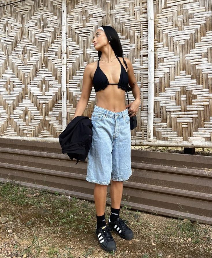 Festival Jorts Outfit, Gorpcore Festival Outfit, Festival Outfit Jorts, Jorts Festival Outfit, Portola Festival Outfit, Listen Out Festival Outfits, Festival Gorpcore, Summer Music Festival Outfits, Fall Street Fashion