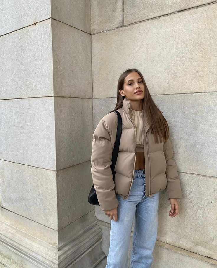 cd0dce8fca267bf1fb86cf43e18d5598desc44883364ri Beige Puffer, Puffer Jacket Outfit, Goth Outfit, School Looks, Looks Street Style, Winter Fits, Indie Outfits, Mode Inspo, Fashion Streetwear