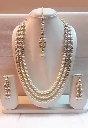 Indian Jewelry Online: Shop For Trendy & Artificial Jewelry at Utsav Fashion Pearl Layered Necklace, Mang Tika, Traditional Wedding Jewellery, Fancy Jewelry Necklace, Kundan Jewelry, Pearl Jewelry Design, Pearl Necklace Designs, Beaded Necklace Designs, Layered Necklace Set