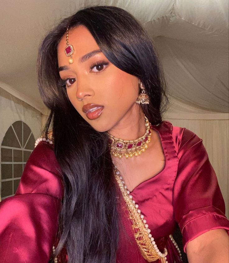 Indian Girl Makeup, Jannah Instagram, Pakistani Makeup, Aesthetic Indian, Freya Mikaelson, South Asian Aesthetic, Brown Girls Makeup, Desi Fits, Desi Aesthetics