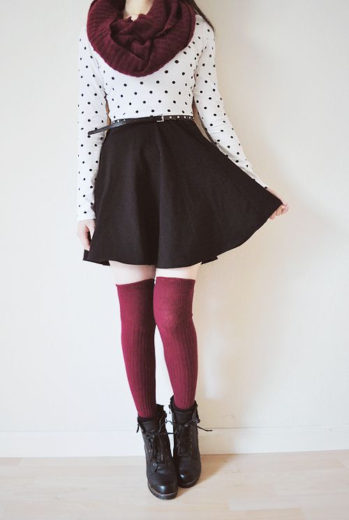 Au dessus des genoux - The Shoppeuse Socks Outfit, Hipster Outfits, Zooey Deschanel, Knee High Socks, Look Plus, Style Chic, Fall Winter Outfits, Kawaii Fashion, Black Skirt