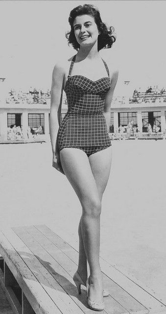 Retro Swimwear, Vintage Bathing Suits, Vintage Swim, Look Retro, Vintage Swimsuit, Vintage Swimwear, Vintage Swimsuits, Moda Vintage, 50s Fashion