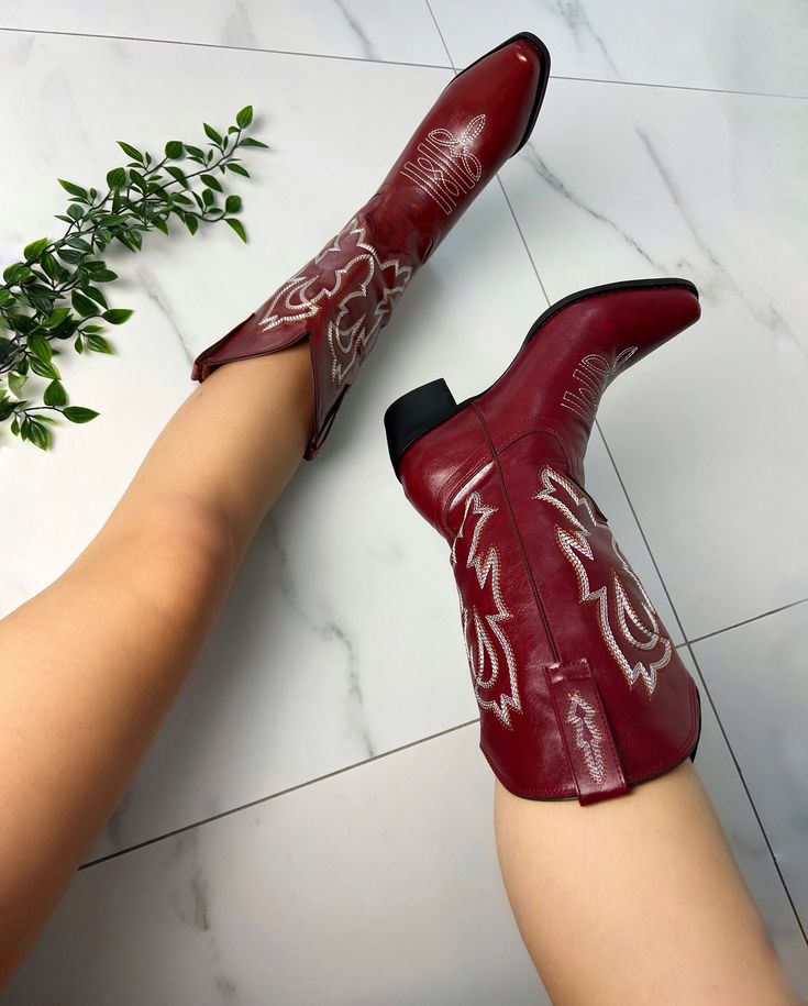 🤍Faster shipping on Diastudios.co.uk  Vegan ���🌱 Sizes available: 3-10 UK sizing 🤍If you love these, check out my website, for discounts and new items: (Faster delivery for UK orders also available) diastudios.co.uk  🤍Discount code: 'NEWBIE' Red Boots, Beautiful Boots, Cowboy Western, Western Cowboy Boots, Calf Boots, Western Cowboy, Burgundy Red, Western Boots, Boot Shoes Women