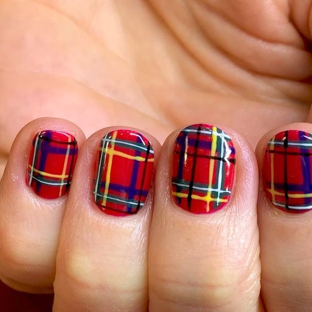 Sarah Thompson, Nail Artist on Instagram: "Festive handpainted tartan plaid for @runs4quesodilla inspired by the gorgeous art of @coyarose! I went blind painting these lines one by one, but it was worth it! #tartanplaid #tartannails #plaidnails #christmasplaid" French Plaid Nails, Red Flannel Nails, Red Tartan Nails, Christmas Tartan Nails, Tartan Christmas Nails, Tartan Nail Art, Plaid Winter Nails, Nail Christmas Ideas, Flannel Nail Art