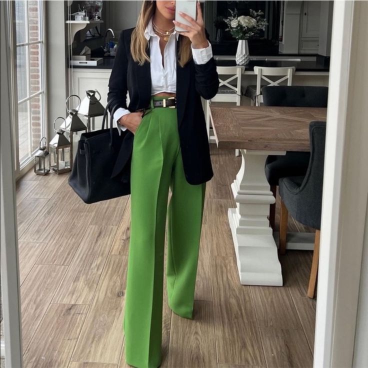 Bloggers Favorite! The Exact One You’re Purchasing Is In The Last 3 Pics! Mode Ab 50, Look Zara, Mode Kimono, Mode Zara, Blazer Outfit, Stylish Work Outfits, Business Outfit, Chic Outfit, Green Pants