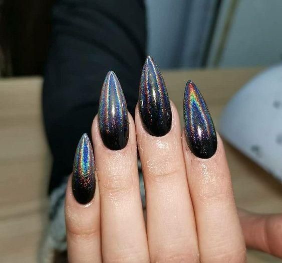 Black Unicorn Chrome Nails, Black Iredesant Nails, Easy Stilleto Nail Designs, Black Rainbow Chrome Nails, Black Hologram Nails, Black And Iridescent Nails, Temperature Changing Nails, Black Crome Nails Design, Dark Holographic Nails