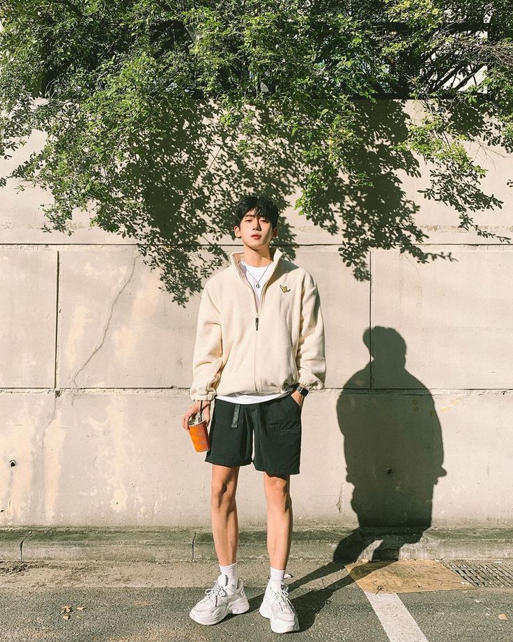 Korean Men’s Summer Fashion, Asian Guy Outfits Summer, Asian Streetwear Men Summer, Summer Outfit Korean Men, Korean Mens Fashion Summer, Korean Poses Photo Ideas Men, Japan Summer Outfits Men, Asian Men Summer Outfit, Korean Men Summer Fashion