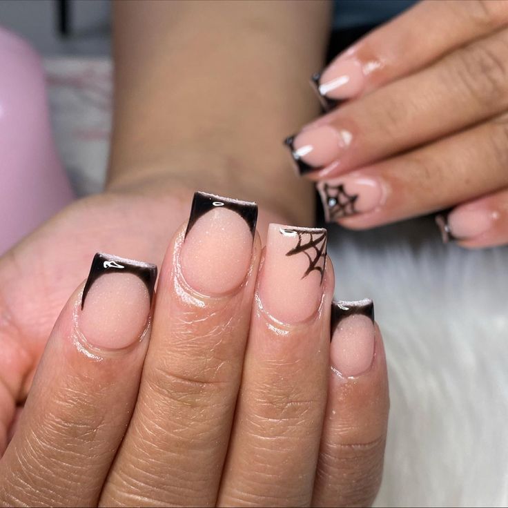 Nail Ideas Small Nails, French Tip Nails With Spider Web, Short Black French Tip Nails Halloween, Nail Designs For Short Nails Black, Simple Black French Nails, Nail Inspo Spider Web, Simple Halloween French Tip Nails, Short French Tip Acrylic Nails Halloween, Nails Short Acrylic Black