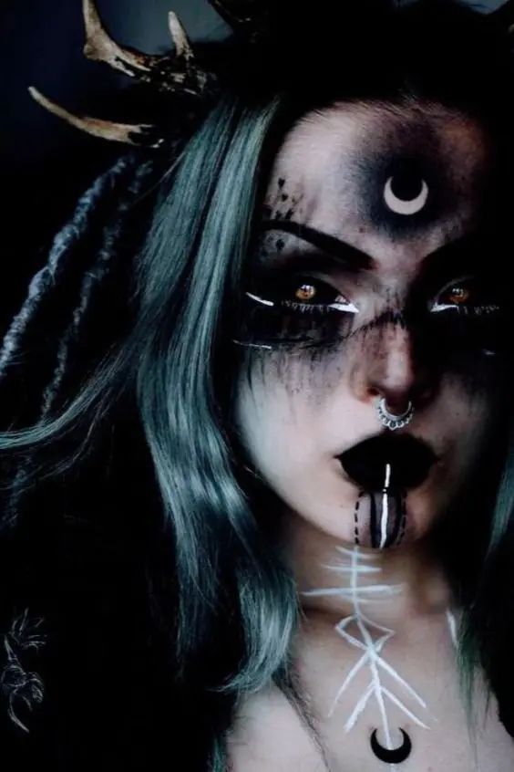 Norse Pagan Makeup, Dark Forest Witch Makeup, Dark Elf Cosplay Makeup, Unholy Makeup, Evil Makeup Looks, Dark Fae Costume, Horror Smink, Hallowen Schminke, Eclipse Makeup