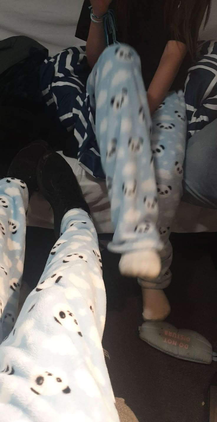 Couple Pijama, Sleepover Outfit, Couple Outfits Matching, Halloween Pjs, Family Christmas Outfits, Matching Sweats, Matching Outfits Best Friend, Couple Pajamas, Matching Pjs