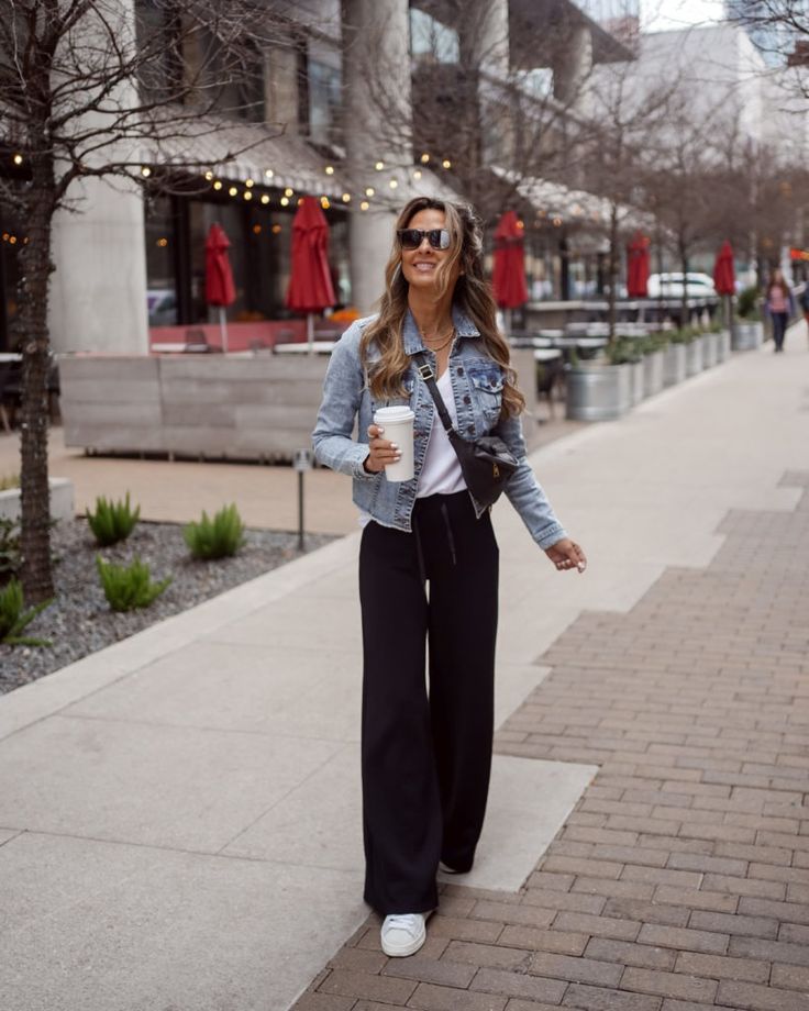 Wide Leg Trousers Outfit Casual, Black Wide Leg Trousers Outfit, Black Wide Leg Jeans Outfit, Black Wide Leg Pants Outfit, Wide Leg Pants Outfit Work, Wide Pants Outfit, Wide Leg Trousers Outfit, Styling Wide Leg Pants, Wide Leg Outfit