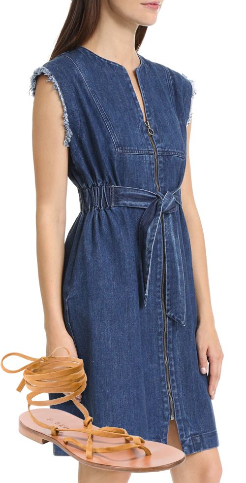 Summer's best easy, breezy dress paired with great sandals Vestiti In Jeans, Casual Denim Dress, Petite Fashion Tips, Denim Ideas, Denim Dresses, Fashion Tops Blouse, Breezy Dress, Easy Breezy, Casual Fall Outfits