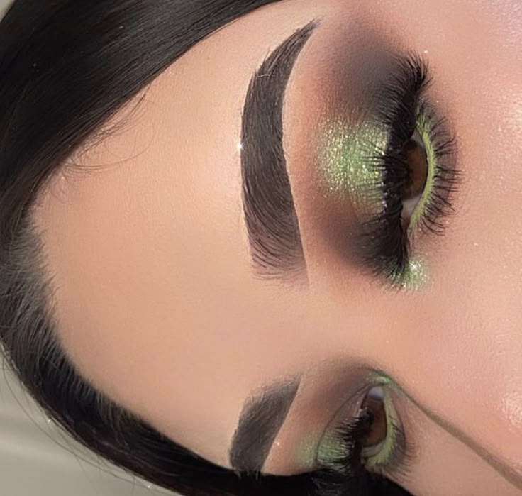 Green Eye Smokey Eye, Camo Makeup Look, Club Makeup Ideas, Olive Eyeshadow Looks, Green And Brown Makeup, Black And Green Makeup, Olive Green Makeup Look, Green Eyes Makeup Tutorial, Soft Green Makeup