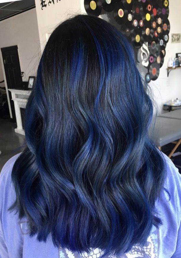 Blue Hair Highlights, Dyed Hair Blue, Blue Ombre Hair, Dark Blue Hair, Hair Color Underneath, Hair Color Streaks, Hair Streaks, Pretty Hair Color, Hair Color Blue