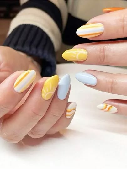 Simplistic Summer Nails, Summer 2024 Gel Nails, Simple Solid Nails, Round Nails Simple, Nails With Sun, Summer Nail Art 2024, Mary Nails, Simple French Style, Hawaii Nails