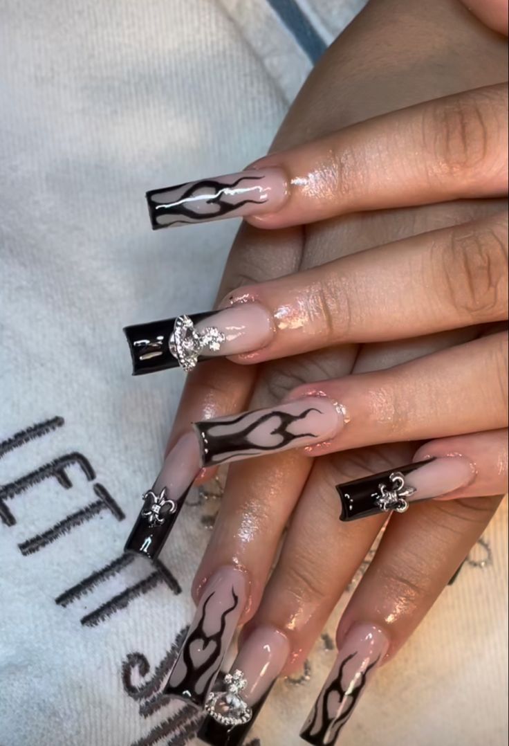 Black Nails With Charms, Unique Acrylic Nails, Black Glitter, Black Nails, Gold Charm, Nail Inspo, Cute Nails, Hair And Nails, Acrylic Nails