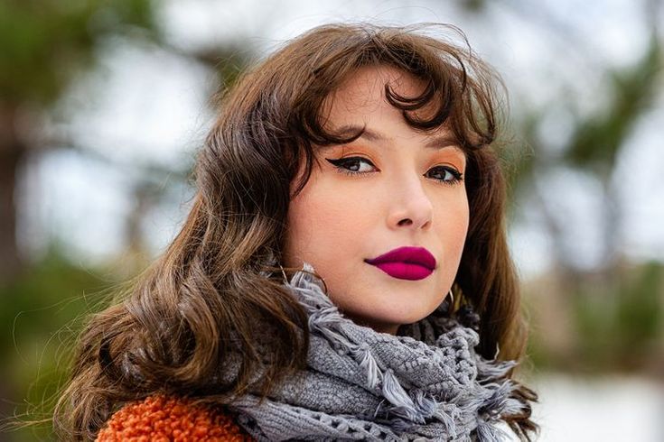 9 Fall Makeup Trends That Look Good on Everyone Square Eyebrows, Fall Makeup Trend, Ombre Lips, Celebrity Culture, Beauty Boutique, Long Lasting Makeup, Ombre Effect, Fall Makeup, Beauty Clothes