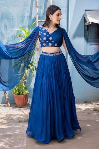 Blue Lengha Outfit, Ethnic Dresses Indian Wedding Ideas, Latest Lehenga Design 2024, Designer Blouse For Lehenga, Lehenga Choli Designs Latest, Chaniya Choli Designs Weddings Latest, Lahanga Design Latest, Trending Lehenga Designs, Varun Chakkilam