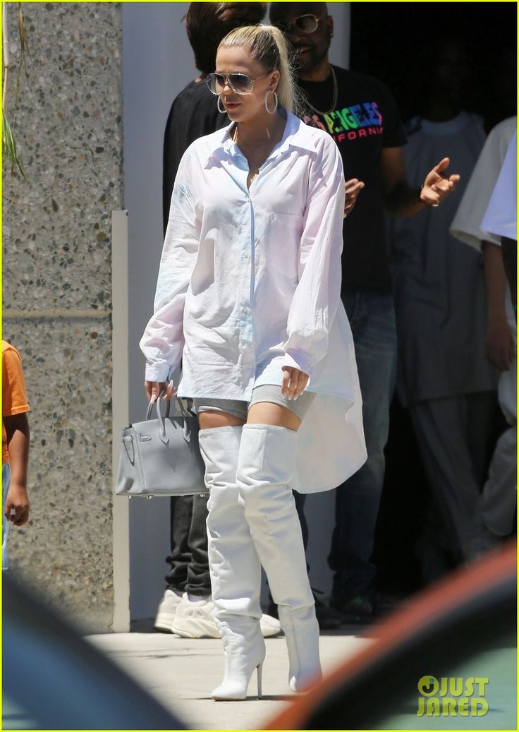 Kim Kardashian Cowboy Outfit, Kourtney Kardashian Boots, Khloe Kardashian Cargo Pants, Thigh High Boots Kim Kardashian, Long White Coat, Khloe Kardashian Thigh High Boots, Khloe Kardashian Outfits, Kardashian Dresses, Khloe Kardashian Photos