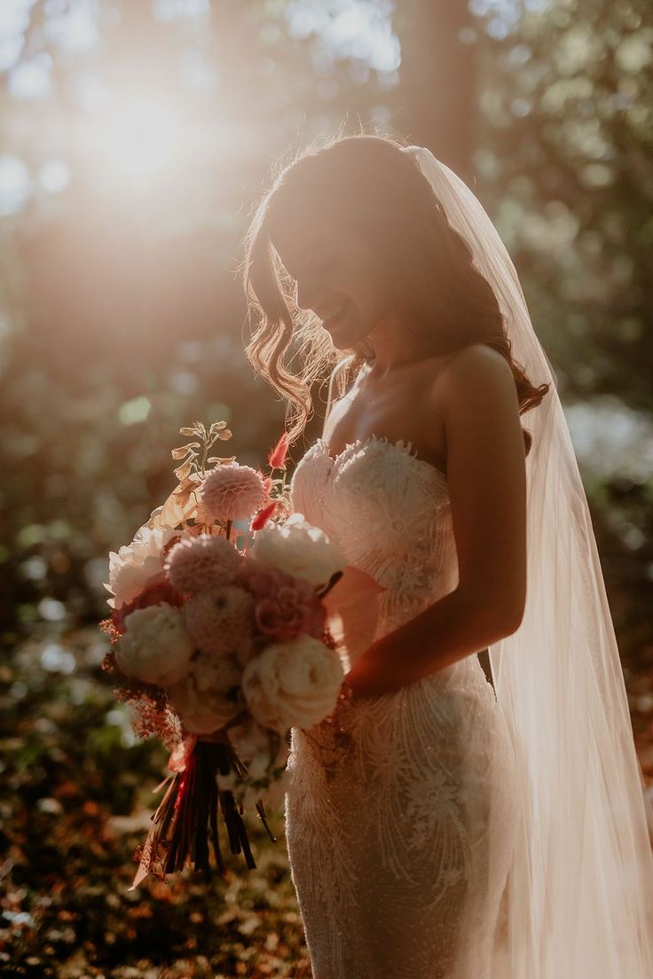 Bride holds pink and white floral bouquet tied with pale pink ribbon during golden hour portraits outdoors Boho Wedding Photography Poses, Sunset Bridal Portraits, Creative Bridal Photoshoot, Bouquet Wedding Photos, Sunset Pictures Wedding, Wedding Bride Pictures, Bridal Photoshoot Ideas Outdoors, Full Sun Wedding Photography, Wedding Photo Ideas Sunset