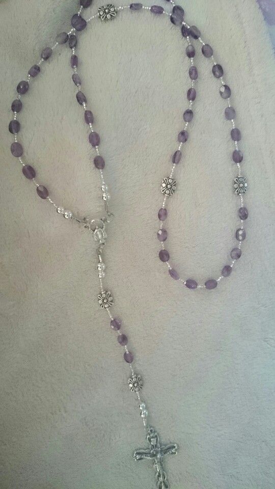 70s Vampire, Amethyst Rosary, Purple Rosary, Rosary Ideas, Rosary Design, Soft Aesthetic, Rosary Necklace, Rosary Beads, Beading Projects