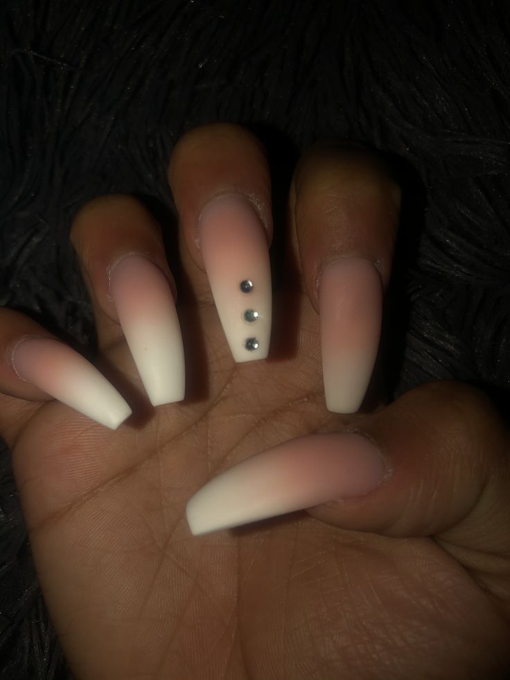 Pink And White Faded Acrylic Nails, Coffin Nails With Gems, Pink And White Ombre Acrylic Nails With Rhinestones, Pink And White Ombre Nails Rhinestones, White And Pink Ombre Nails With Jewels, Pink And White Ombre Coffin, Ombré Coffin, Ombré Acrylic, Nails With Gems