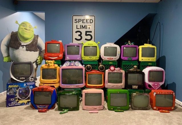 there are many children's tvs on display in this room with the price sign behind them