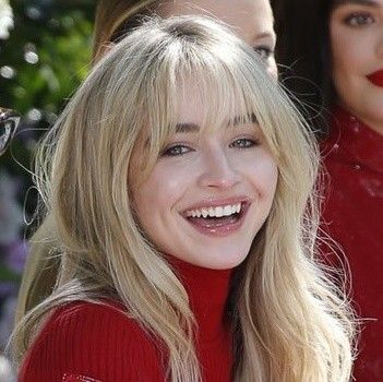 Selena Gomez Aesthetic, Aesthetic Curly Hair, Blonde Fringe, Blonde Bangs, Peinados Fáciles Para Cabello Corto, Long Hair With Bangs, Fashion Aesthetics, Hair Inspo Color, Dream Hair