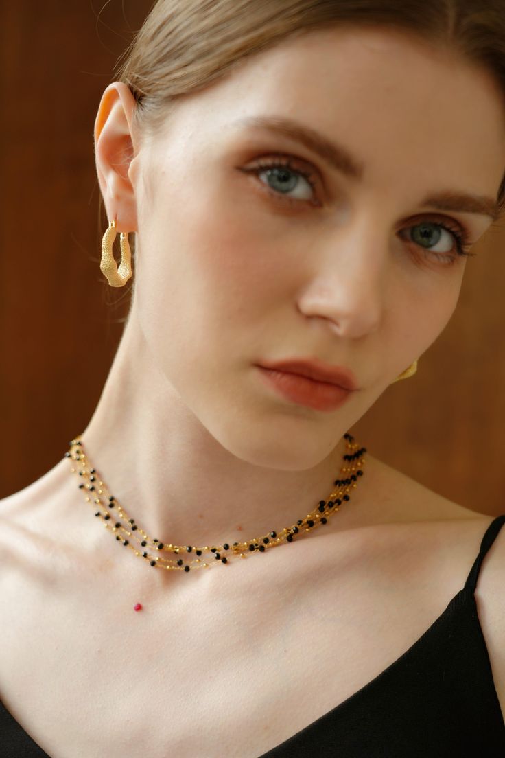 Ever wondered how nature and luxury could collide? Meet the Soraya Agate Mix 18k Gold Necklace – a playful dance of earthy agate stones and chic gold. Each piece is handpicked, creating a vibrant and modern necklace that effortlessly elevates your style. Embrace the fusion of nature and elegance in this stunning accessory. Gold Onyx Gemstone Beaded Necklaces, Gold Onyx Beaded Necklaces With Gemstone Beads, Gold Onyx Pendant Jewelry, Gold Onyx Jewelry For Gift, Elegant Gemstone Beaded Choker Necklaces, Luxury Polished Beads Jewelry For Party, Yellow Gold Jewelry With Round Beads For Party, Modern Gold Onyx Jewelry, Gold Round Beads Fusion Necklace