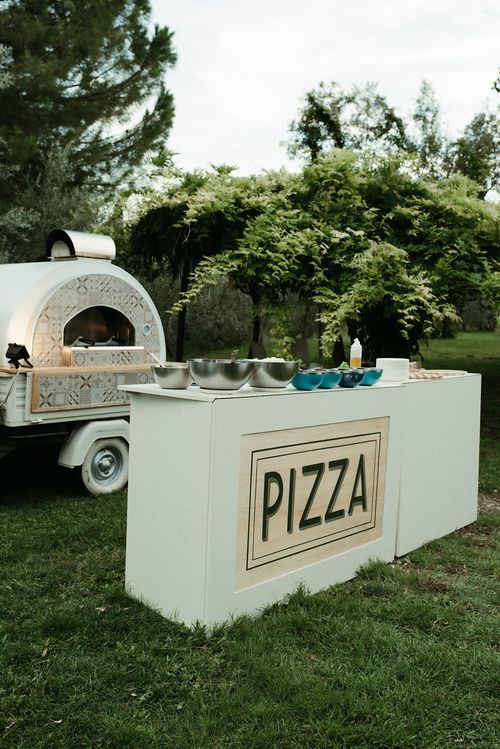 Welcome Pizza Party in Tuscany Pizza Cocktail Hour, Tuscany Welcome Party, Pizza Bar Wedding Food Stations, Wedding Pizza Oven, Pizza Oven Wedding Reception, Italy Pizza Party, Wedding With Pizza, Pizza Bar Wedding Receptions, Pizza Station Wedding