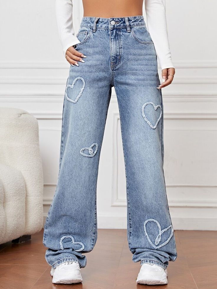 Heart Jeans Outfit, Jeans With Hearts, Jeans With Designs, Heart Jeans, Heart Pants, Unique Jeans, Look Casual Chic, Solid Tank Tops, Patterned Jeans