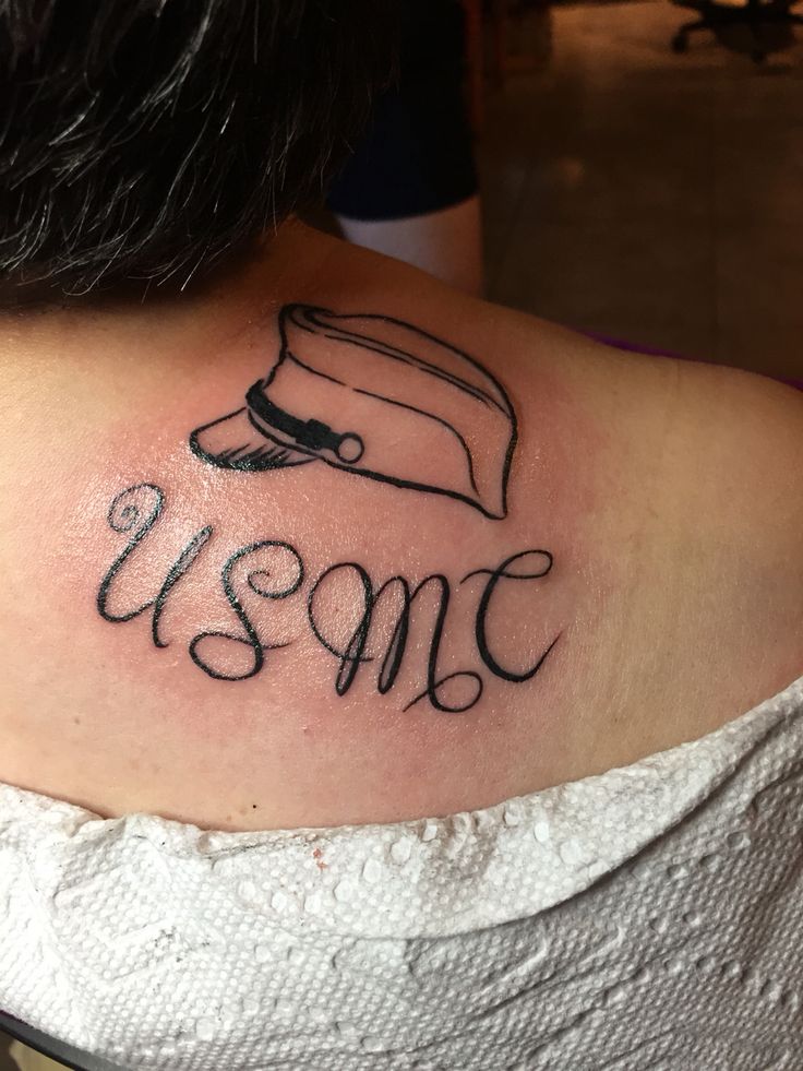 a woman with a tattoo on her shoulder that says usme