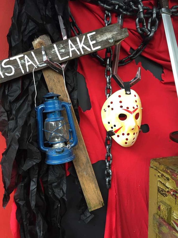 there is a sign that says install lake next to a mask