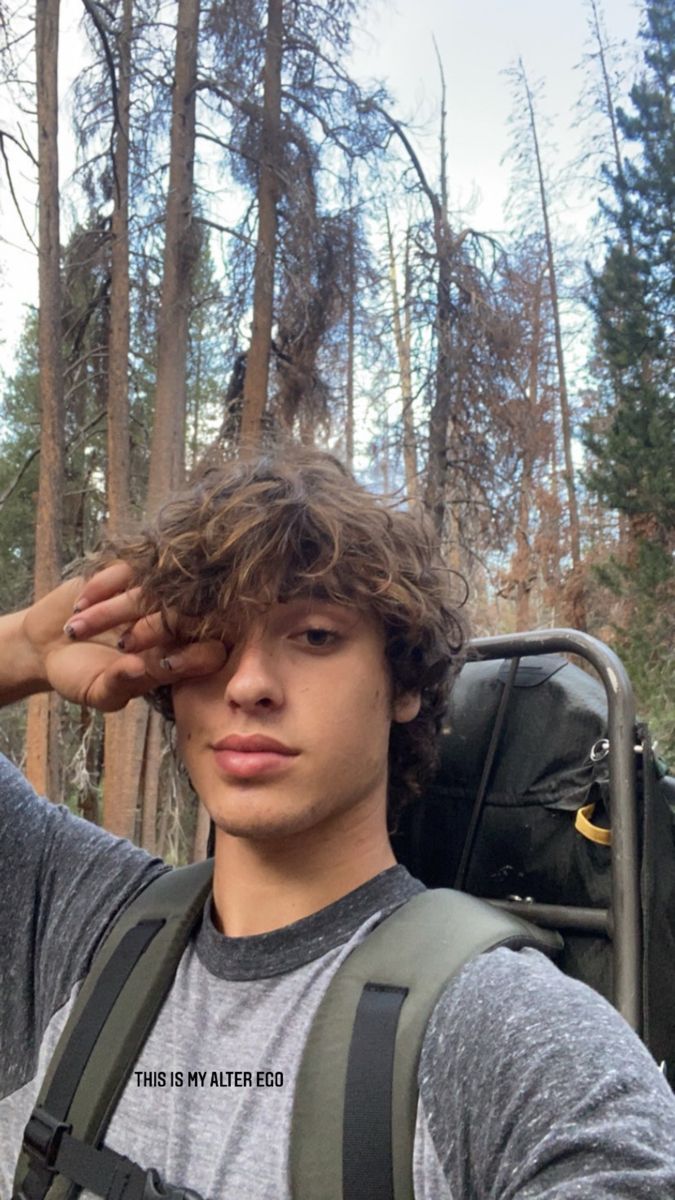 Brown Hair Boy, Surfer Hair, Like Us Series, Men Haircut Curly Hair, Brown Curly Hair, Wavy Hair Men, Makijaż Smokey Eye, Corte De Cabelo Masculino, Grow Hair Faster