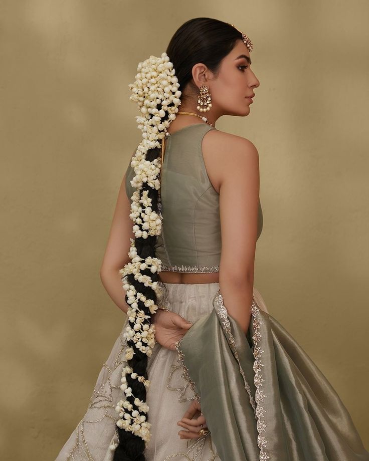 Reception Hairstyles Indian, Reception Hairstyles, Bridal Braids, Traditional Hairstyle, Wedding Blouse Designs, Wedding Blouse, Traditional Indian Outfits, Indian Bridal Dress, Bridal Hairstyles